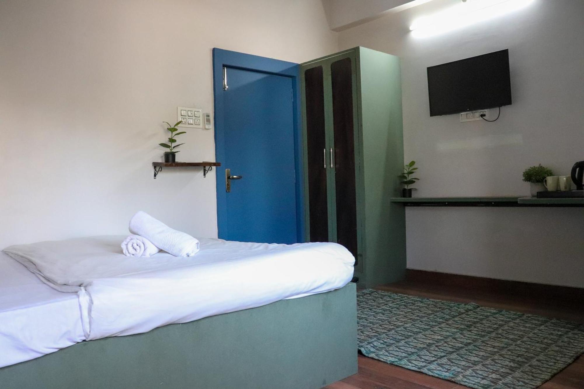 Blue Door Otel Būndi Dış mekan fotoğraf
