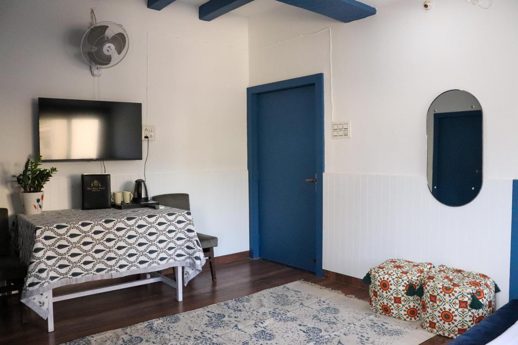 Blue Door Otel Būndi Oda fotoğraf