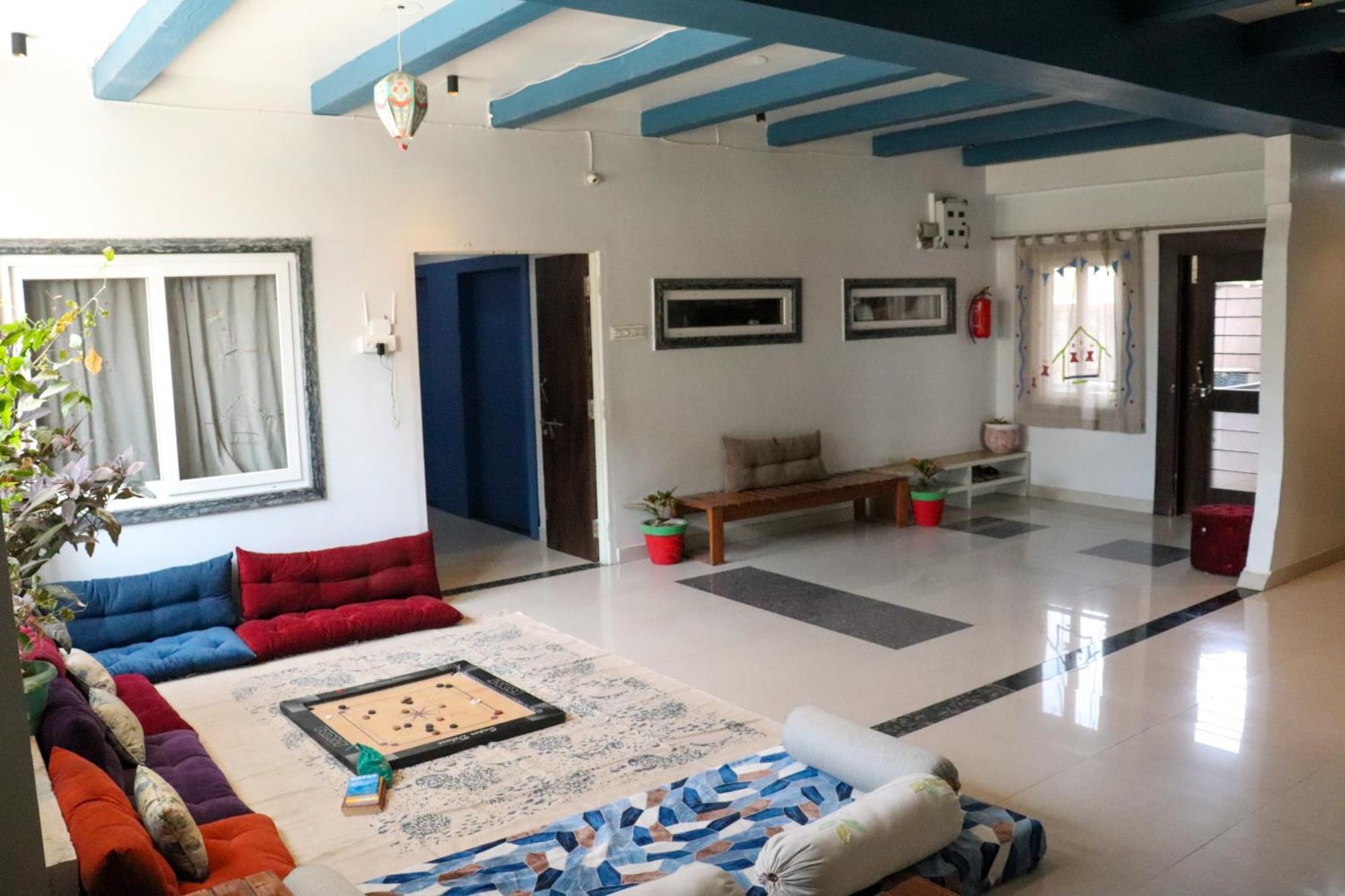 Blue Door Otel Būndi Dış mekan fotoğraf