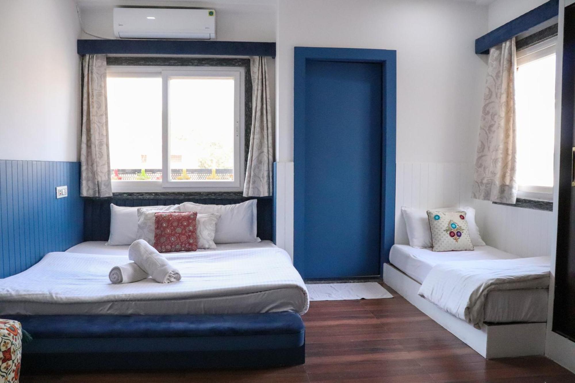 Blue Door Otel Būndi Dış mekan fotoğraf